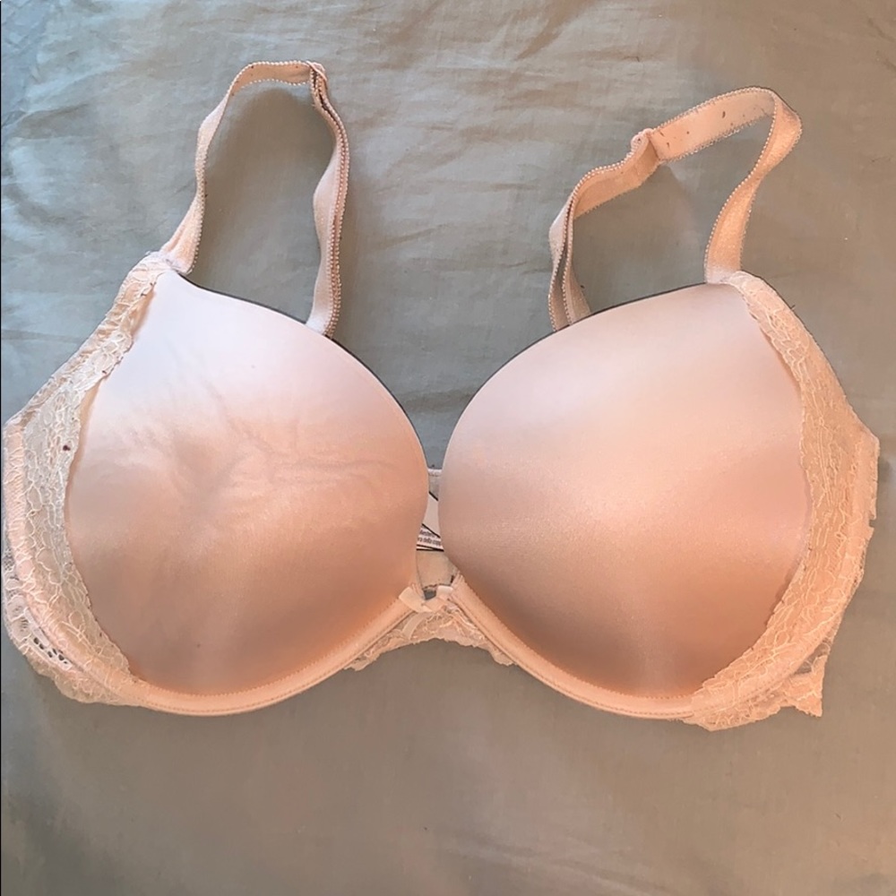 Victoria’s Secret nude dream angels bra